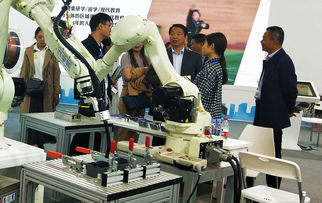 機(jī)器人閃亮2019絲博會(huì) 智能機(jī)器人銷售