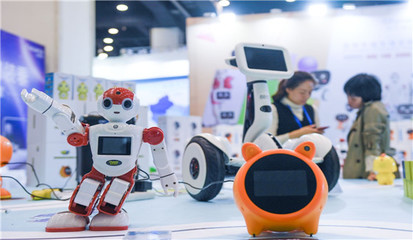 周末攜家人共赴鄭交會，萬千海內外特色商品任你淘，智能機器人銷售助陣新體驗