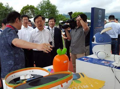 浙江省委書記夏寶龍考察開心果機器人公司，關注智能機器人產業發展